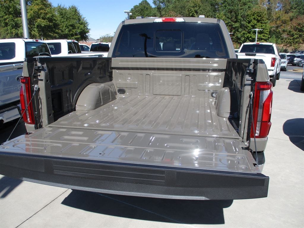 New 2025 Ford F-150 Lariat TRUCK