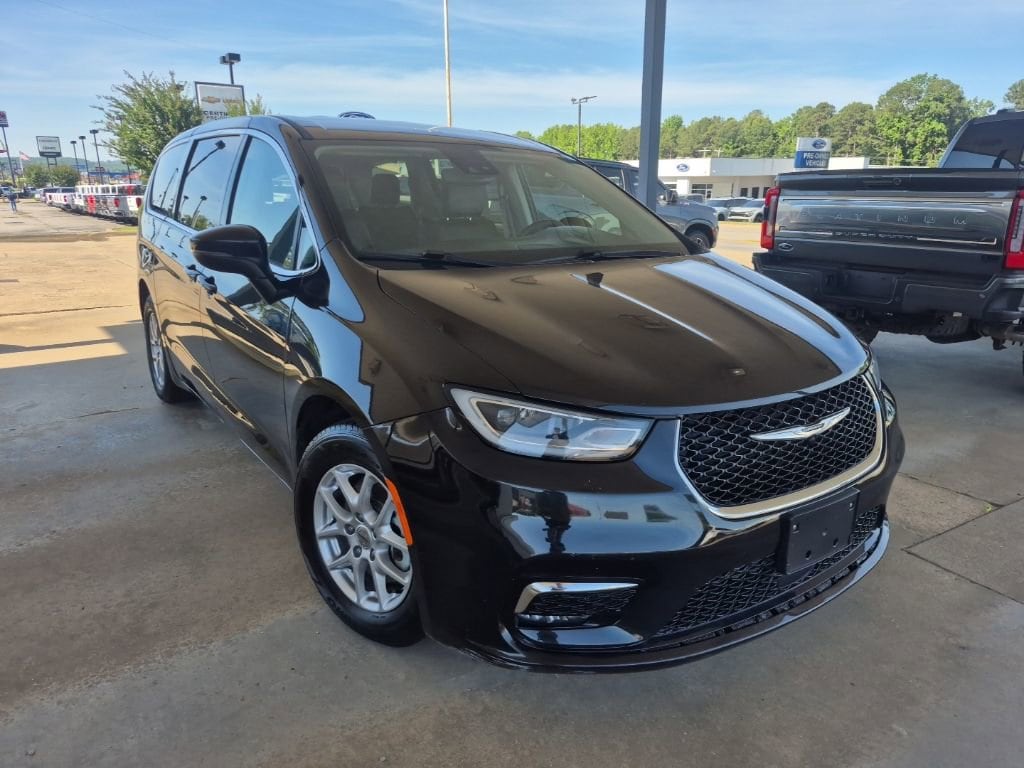 Used 2023 Chrysler Pacifica Touring L