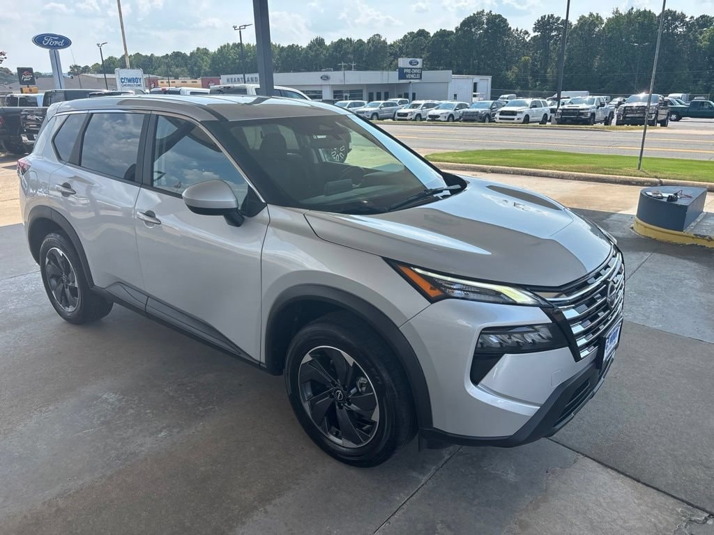 Used 2025 Nissan Rogue SV FWD SUV