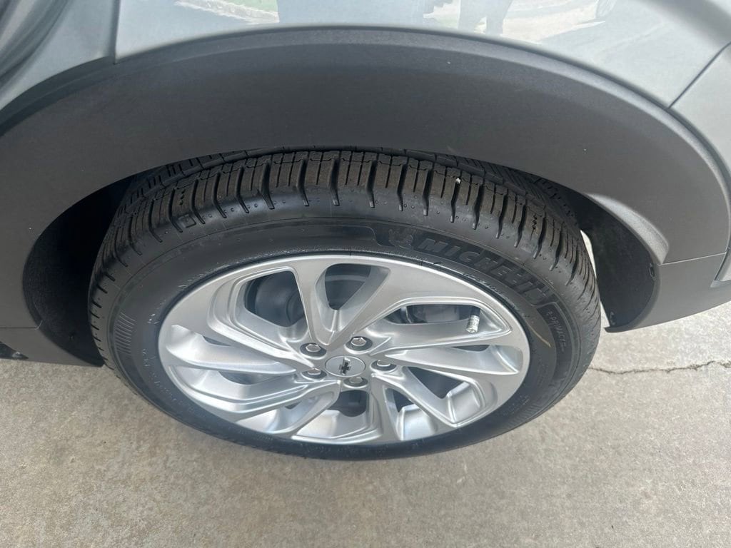 2027 Chevrolet Bolt LT - Photo 8