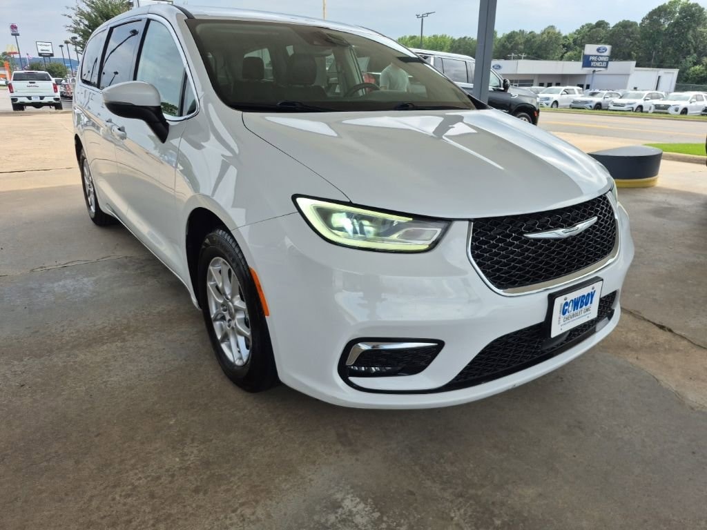 Used 2023 Chrysler Pacifica Touring L