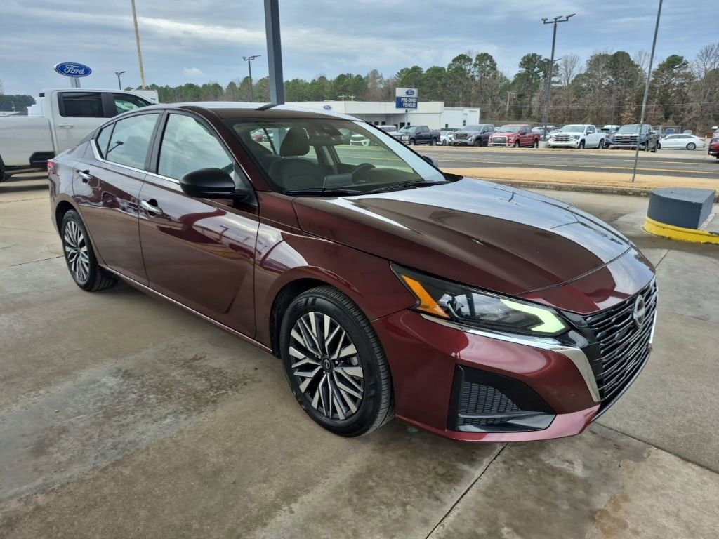 Used 2025 Nissan Altima SV