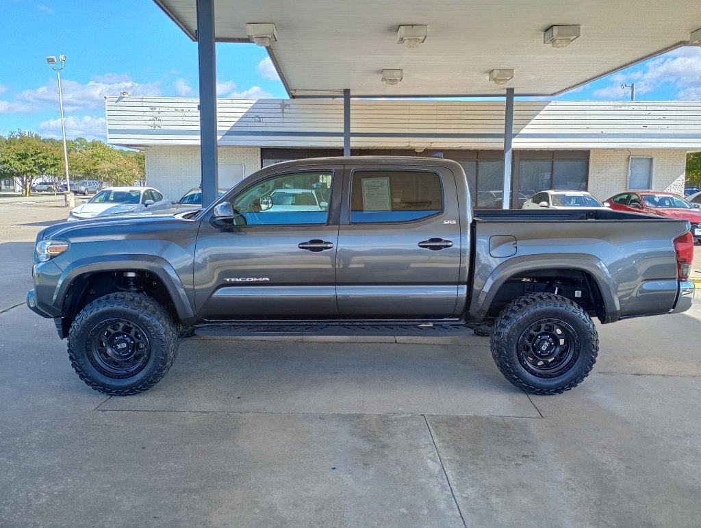 Used 2019 Toyota Tacoma SR5 with VIN 3TMCZ5AN9KM262741 for sale in Little Rock