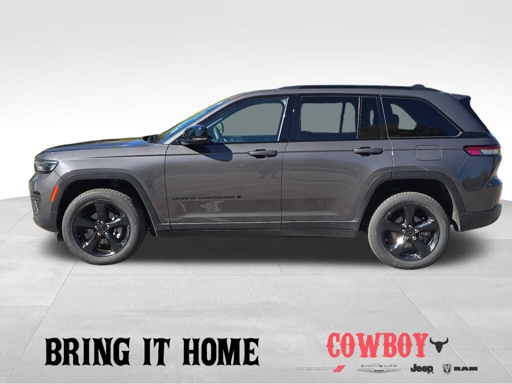Used 2023 Jeep Grand Cherokee Laredo SUV