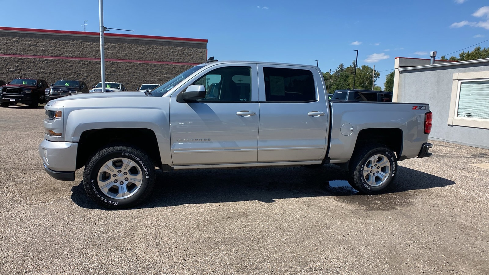 Used 2018 Chevrolet Silverado 1500 LT with VIN 3GCUKRECXJG587310 for sale in Cheyenne, WY