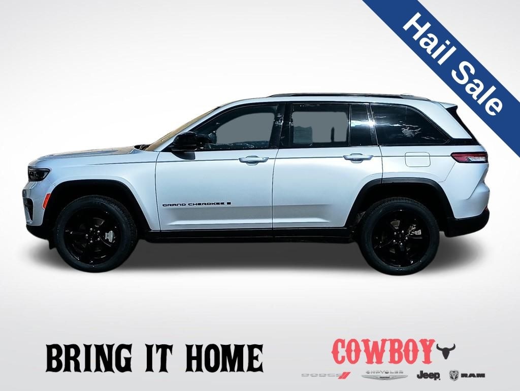 Used 2023 Jeep Grand Cherokee Laredo SUV