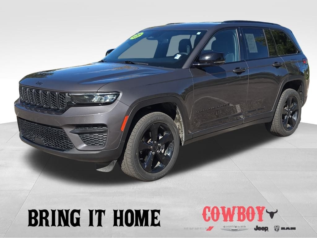 Used 2023 Jeep Grand Cherokee Laredo SUV