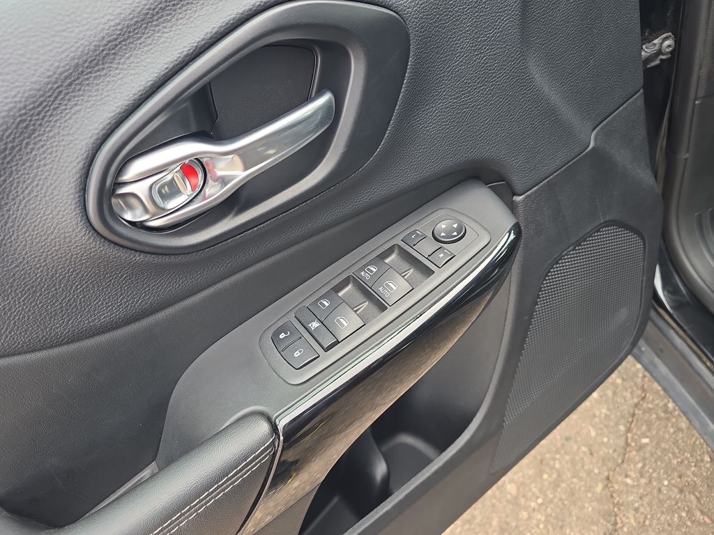 2023 Jeep Cherokee Altitude Lux - Photo 13