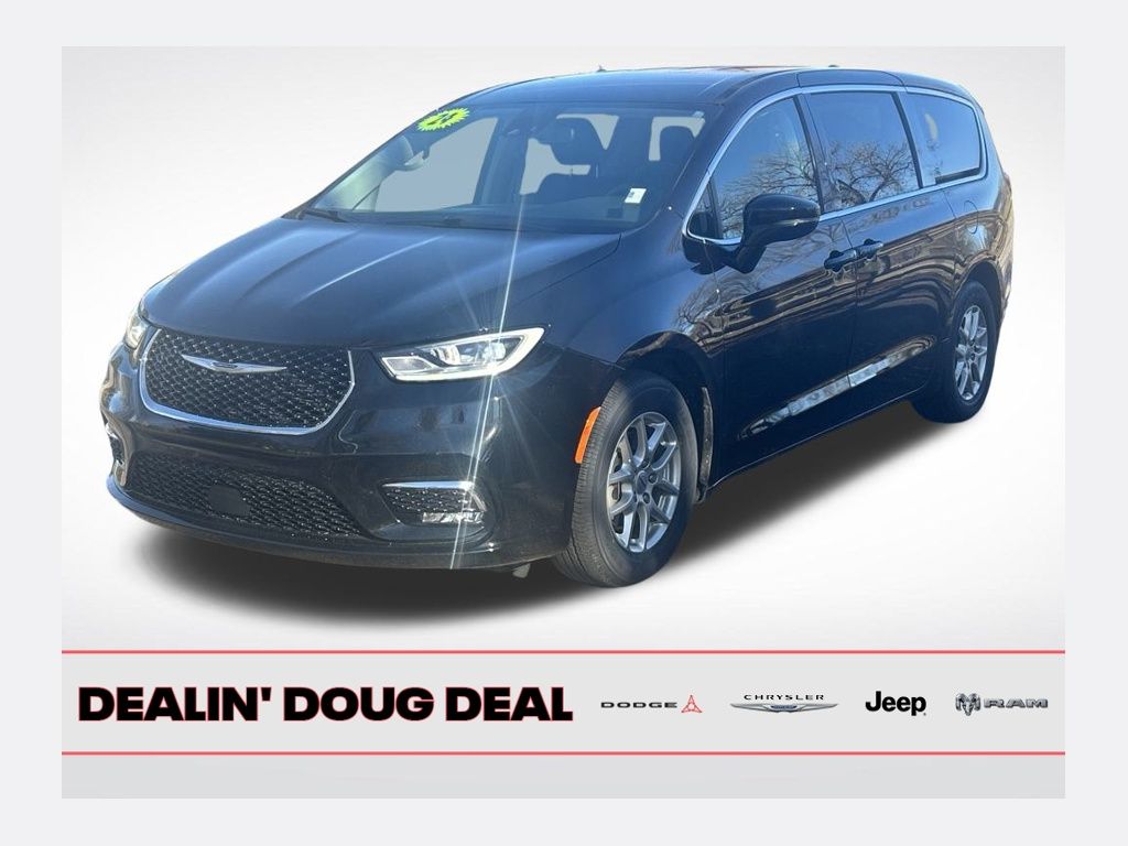 2024 Chrysler Pacifica Touring L's photo