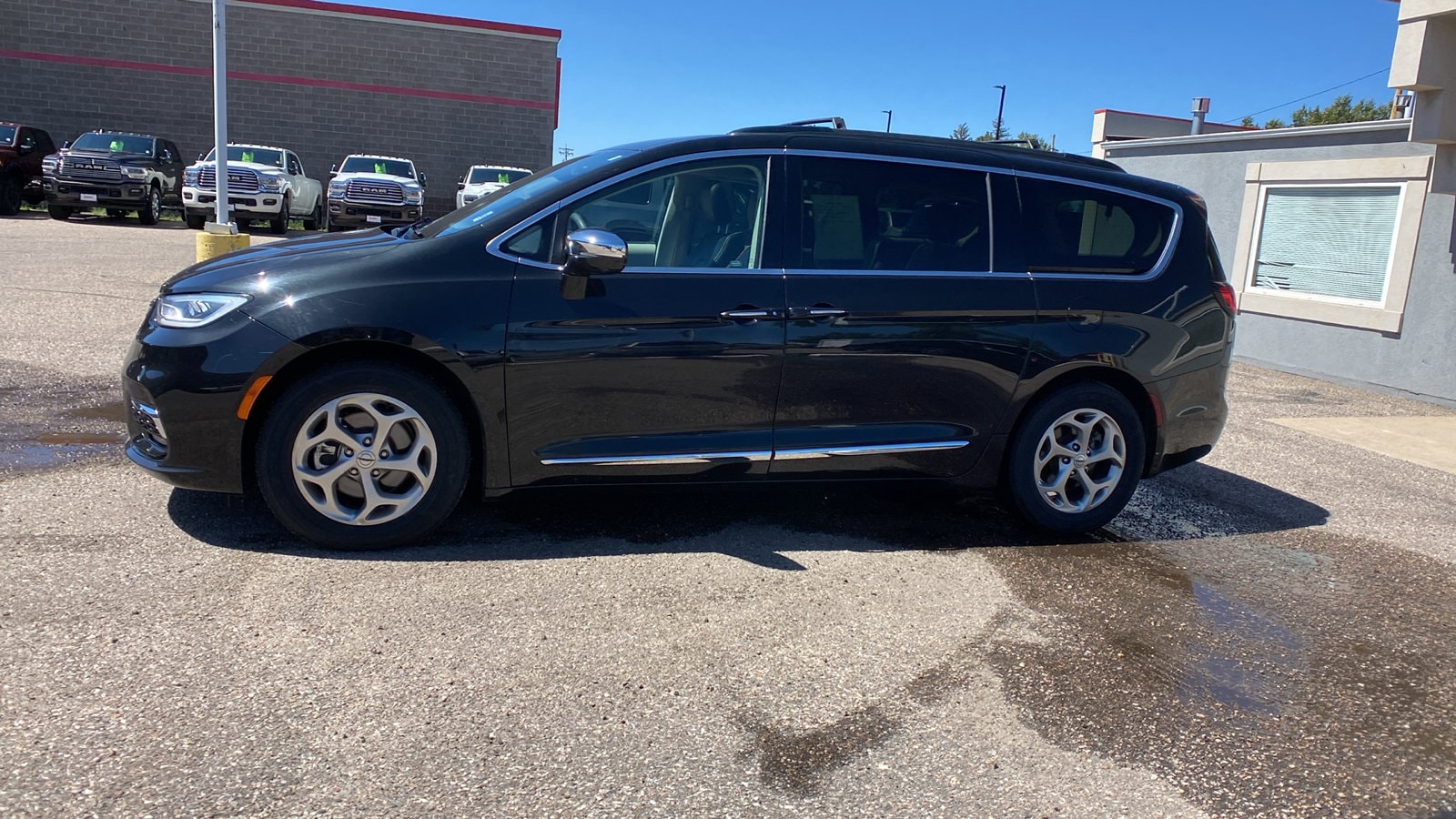 Used 2022 Chrysler Pacifica Limited with VIN 2C4RC1GG6NR140607 for sale in Cheyenne, WY