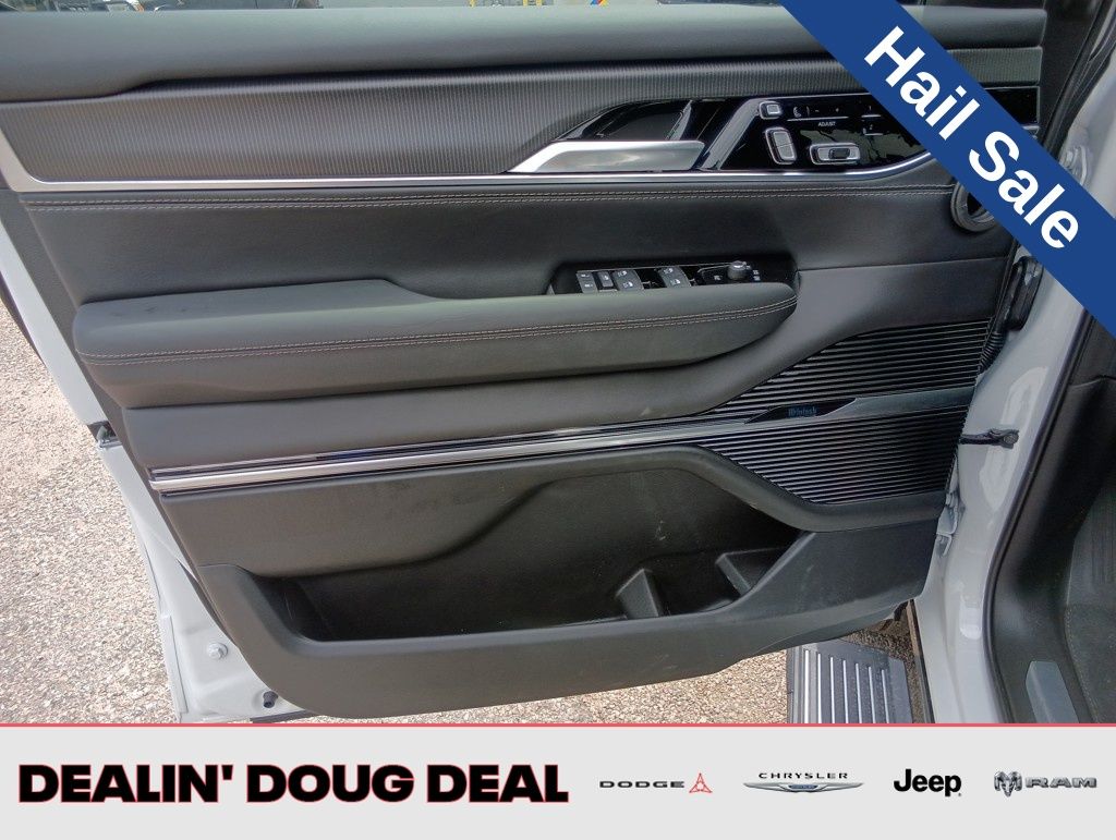 2025 Jeep Grand Wagoneer Series II - Photo 11