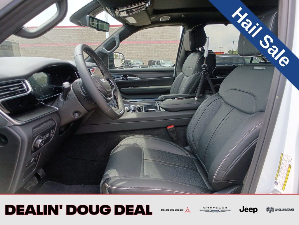2025 Jeep Grand Wagoneer Series II - Photo 10