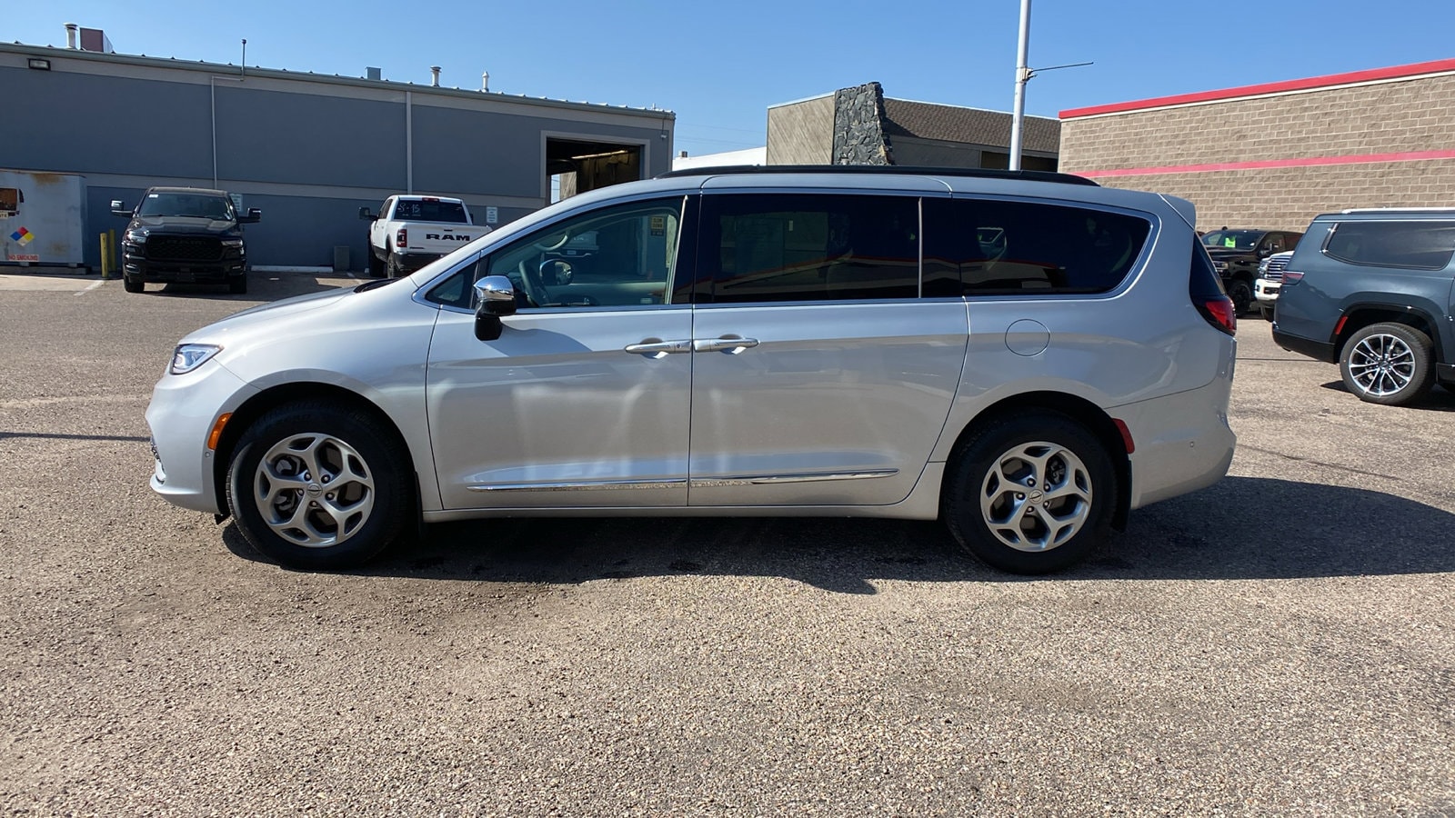 Used 2023 Chrysler Pacifica Limited with VIN 2C4RC3GG4PR593543 for sale in Cheyenne, WY