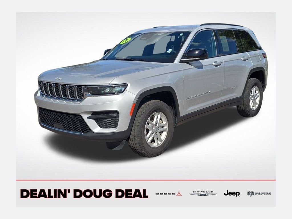 2024 Jeep Grand Cherokee Laredo's photo