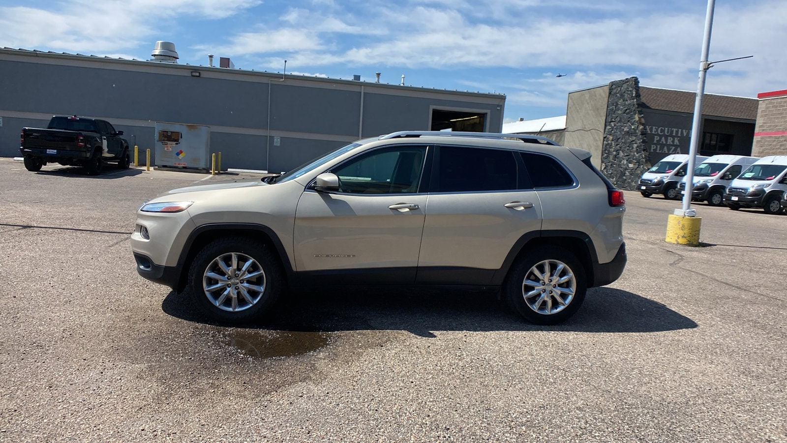 Used 2015 Jeep Cherokee Limited with VIN 1C4PJMDB0FW729605 for sale in Cheyenne, WY