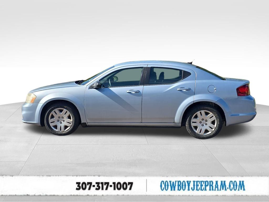 2013 Dodge Avenger SE photo 2