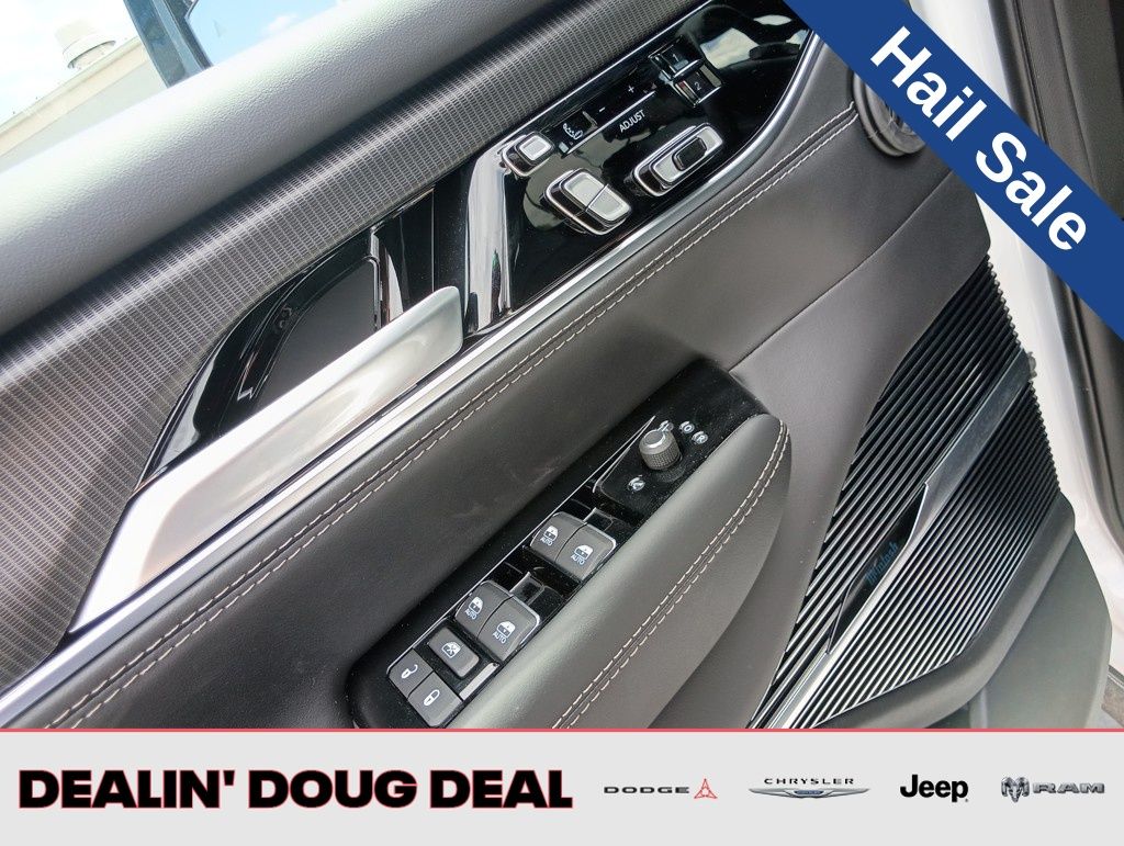2025 Jeep Grand Wagoneer Series II - Photo 12