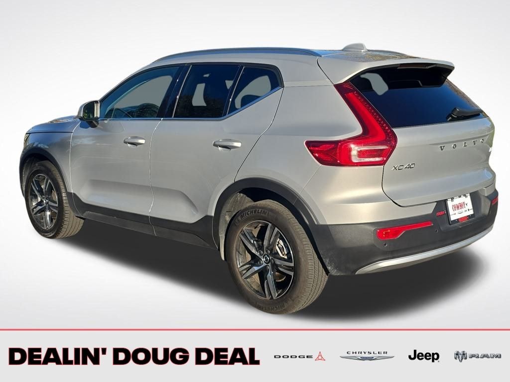 Used 2025 Volvo XC40 B5 Core SUV