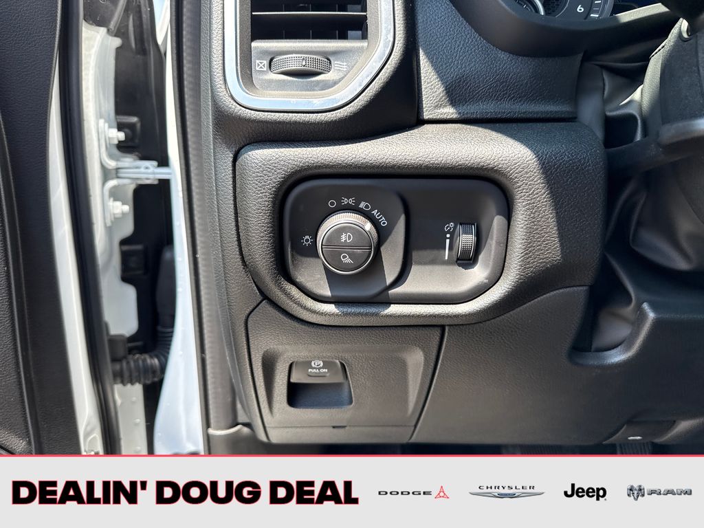 2026 RAM 1500 Express - Photo 13