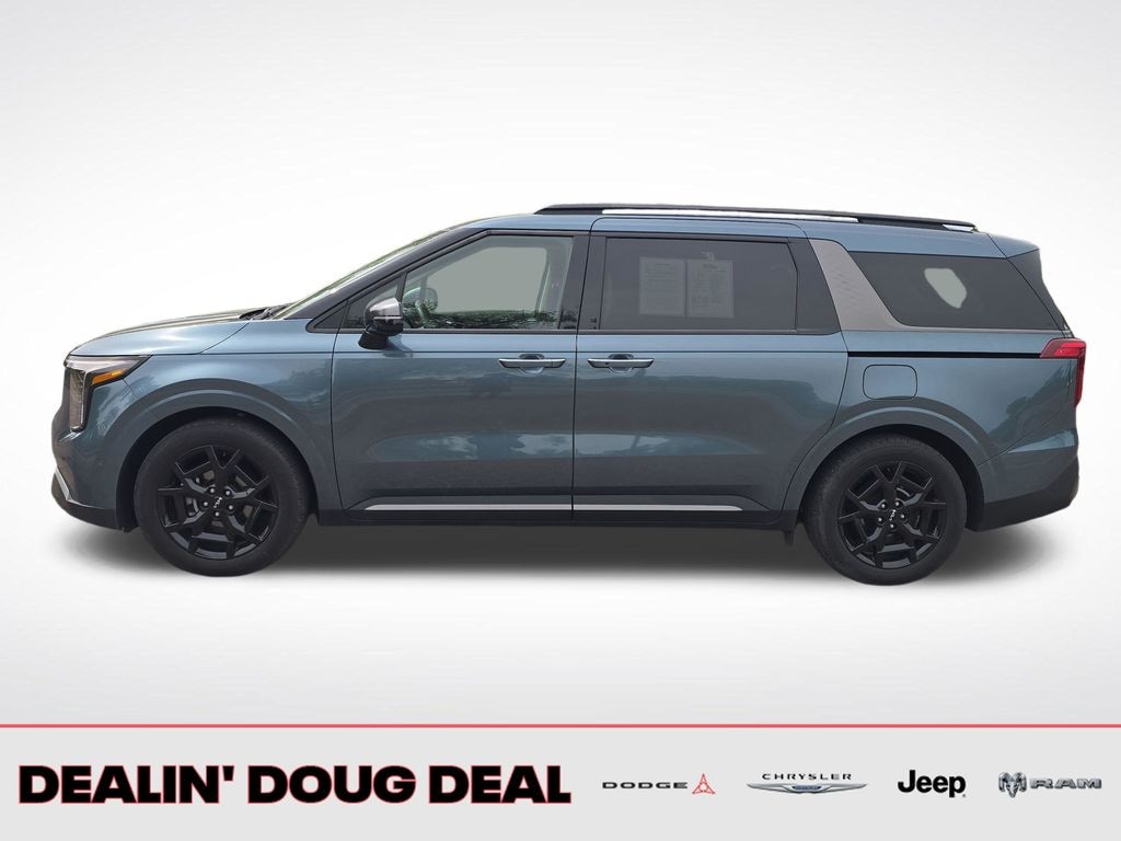Used 2025 Kia Carnival SX Minivan/Van