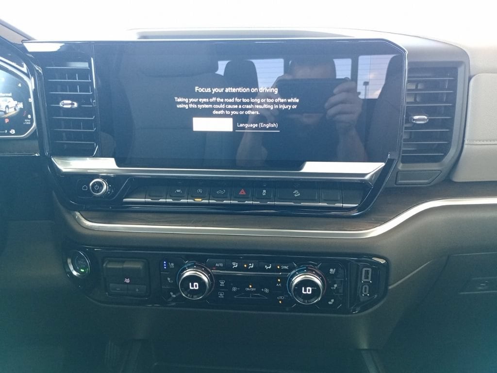 2026 GMC Sierra 1500 SLT - Photo 11