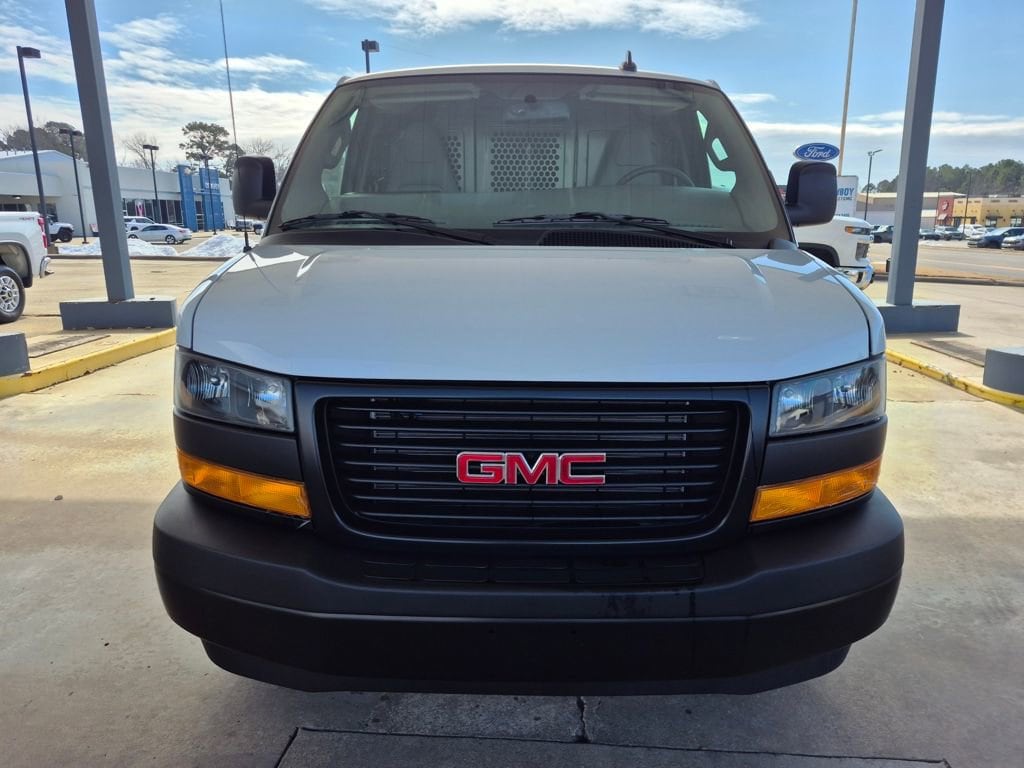 2025 GMC Savana Cargo Work Van - Photo 2
