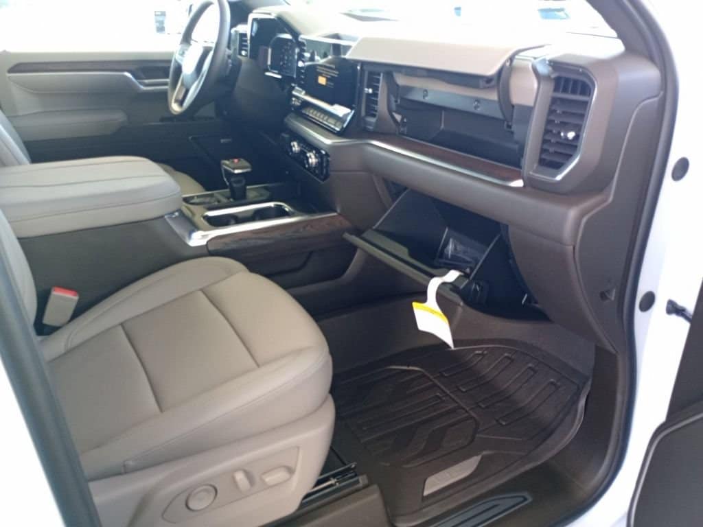 2026 GMC Sierra 1500 SLT - Photo 18