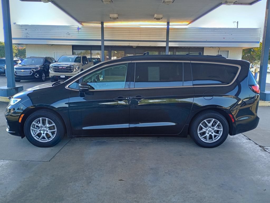 Used 2022 Chrysler Pacifica Touring L with VIN 2C4RC1BG4NR214811 for sale in Heber Springs, AR