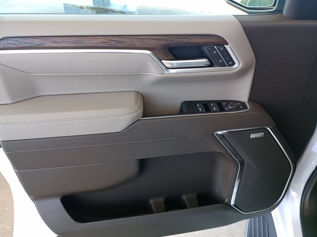 2026 GMC Sierra 1500 SLT - Photo 17