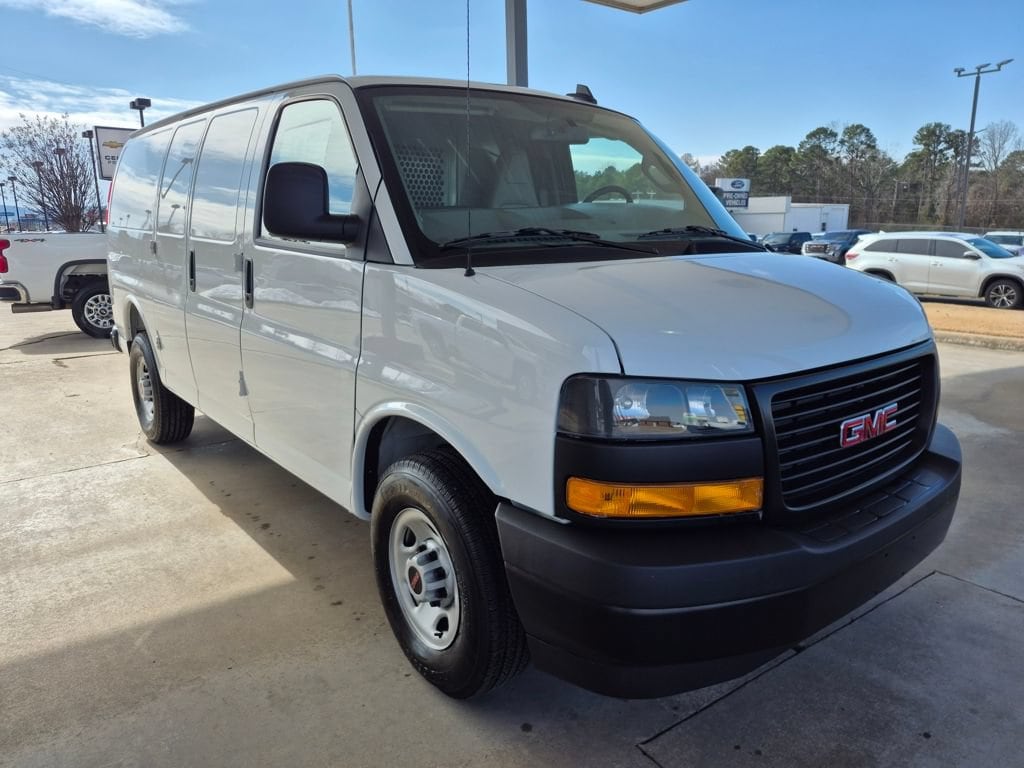 2025 GMC Savana Cargo Work Van - Photo 3