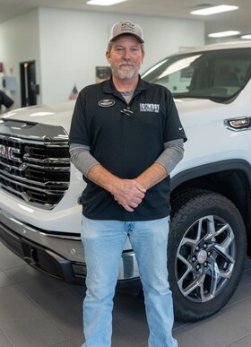 Staff member Damon Elkins from ID_2903af