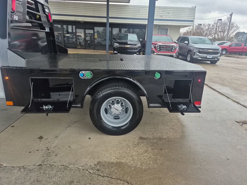 2026 GMC Sierra 3500 Chassis Cab Pro - Photo 9