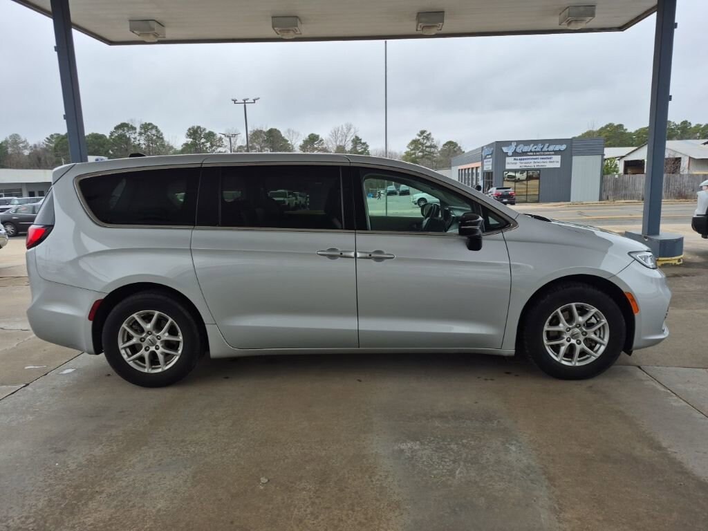 Used 2024 Chrysler Pacifica Touring L