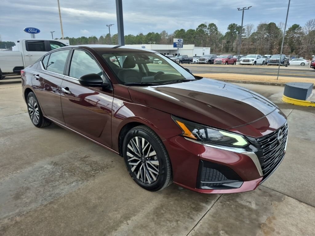 Used 2025 Nissan Altima SV