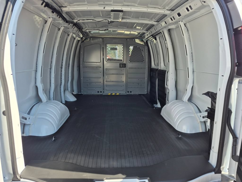 2025 GMC Savana Cargo Work Van - Photo 14