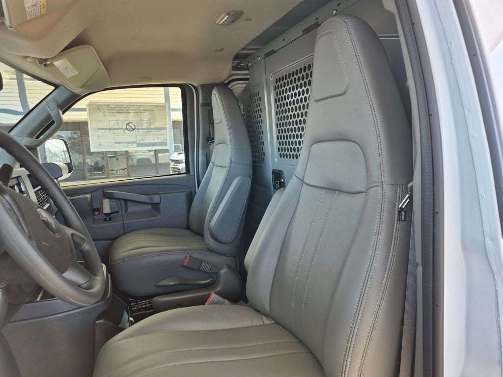 2025 GMC Savana Cargo Work Van - Photo 10