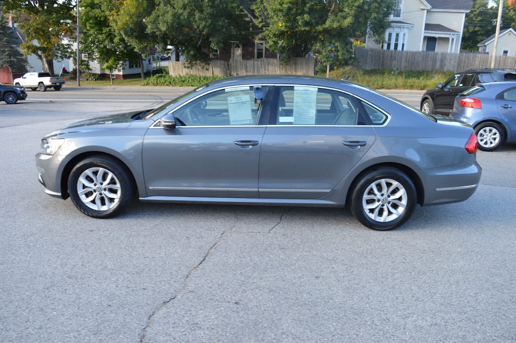 Used 2016 Volkswagen Passat For Sale at Crafts Cars VIN