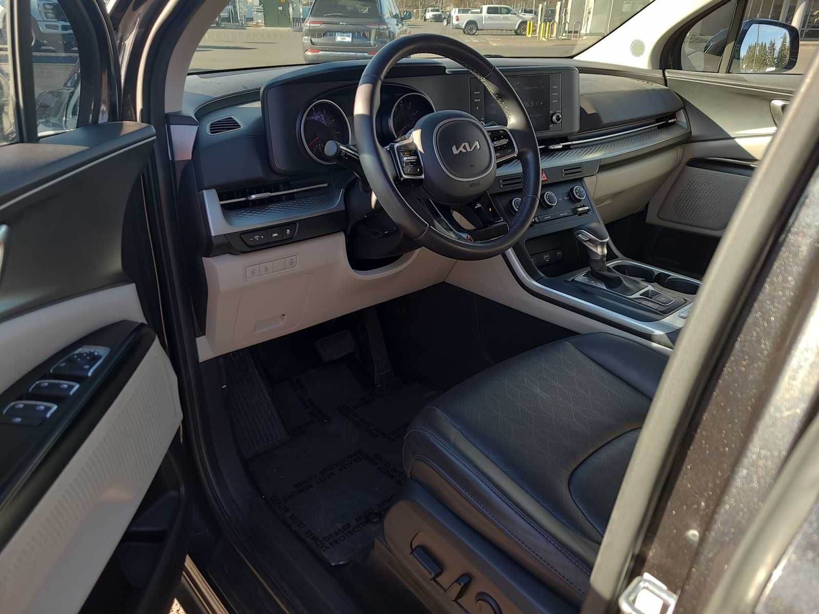 Thumbnail: 2024 Kia Carnival - 10