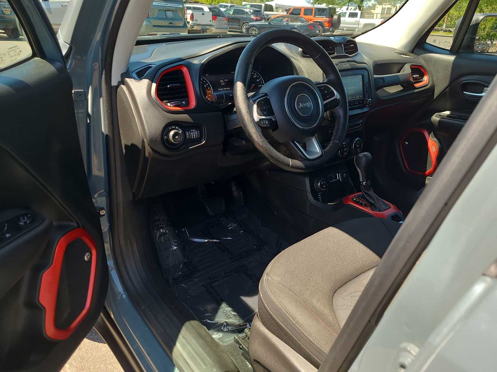 Thumbnail: 2017 Jeep Renegade - 10