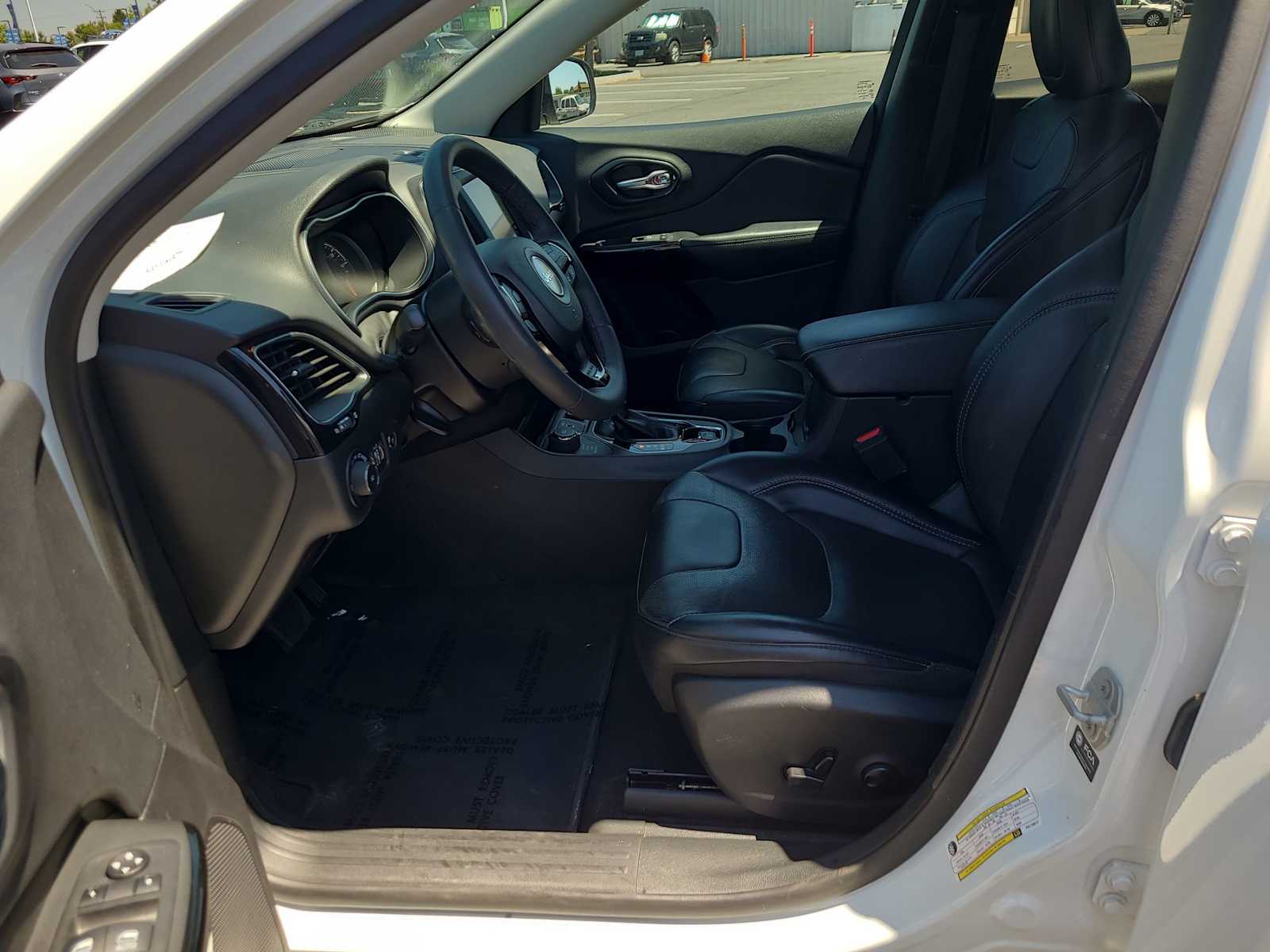 Thumbnail: 2023 Jeep Cherokee - 19