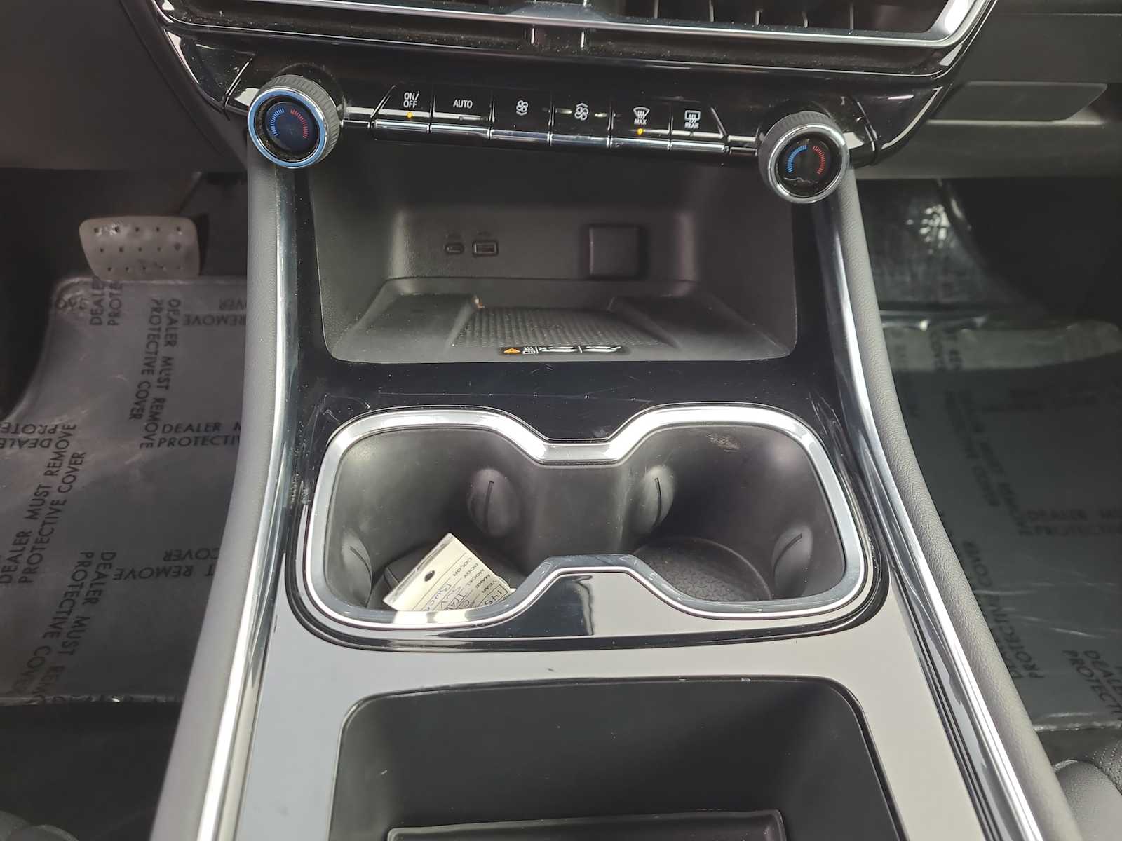 Thumbnail: 2025 Chevrolet Traverse - 25