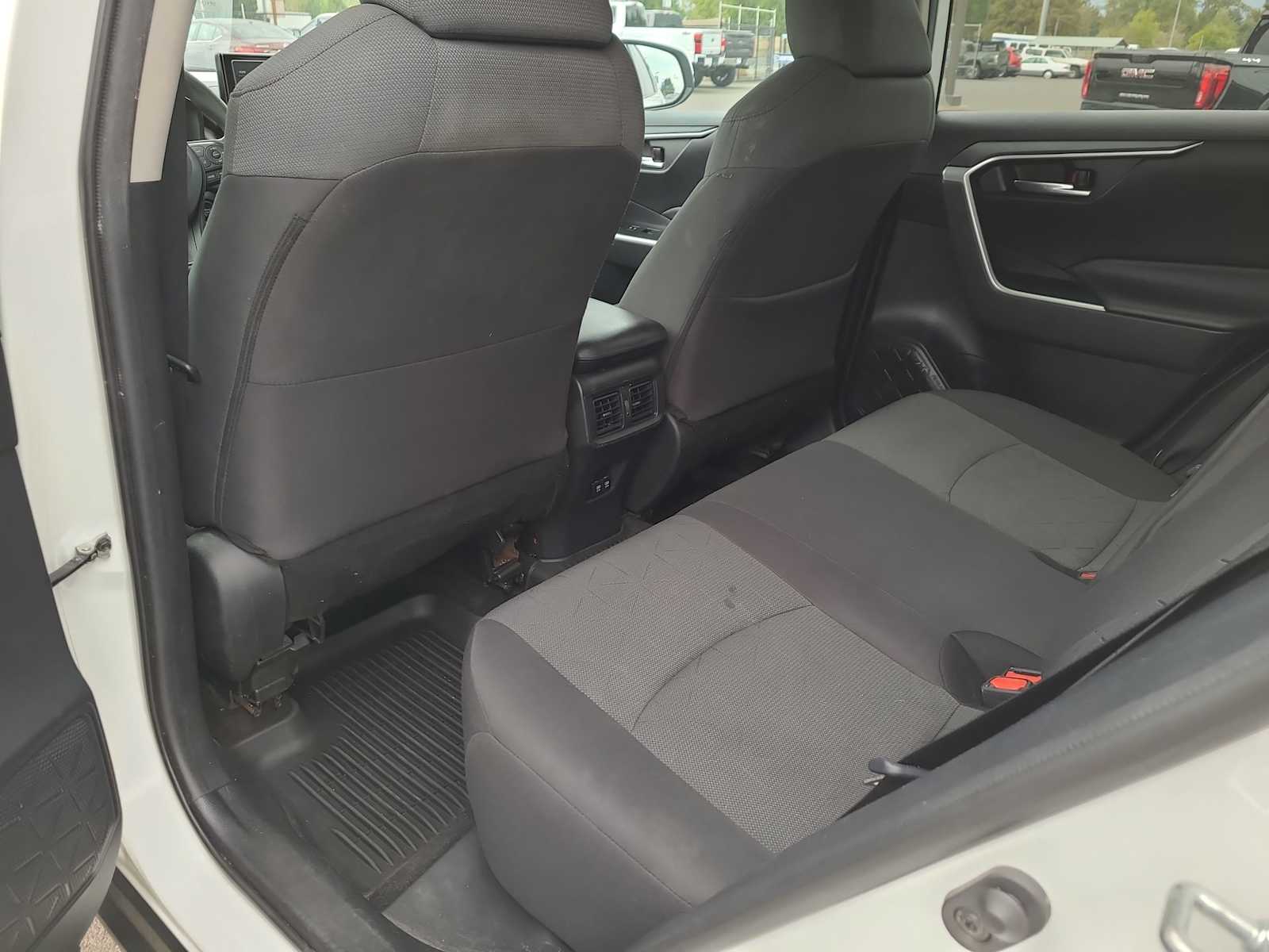 Thumbnail: 2020 Toyota RAV4 - 20