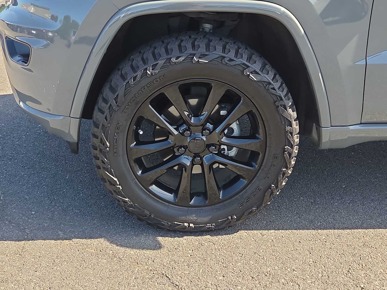 Thumbnail: 2019 Jeep Grand Cherokee - 16