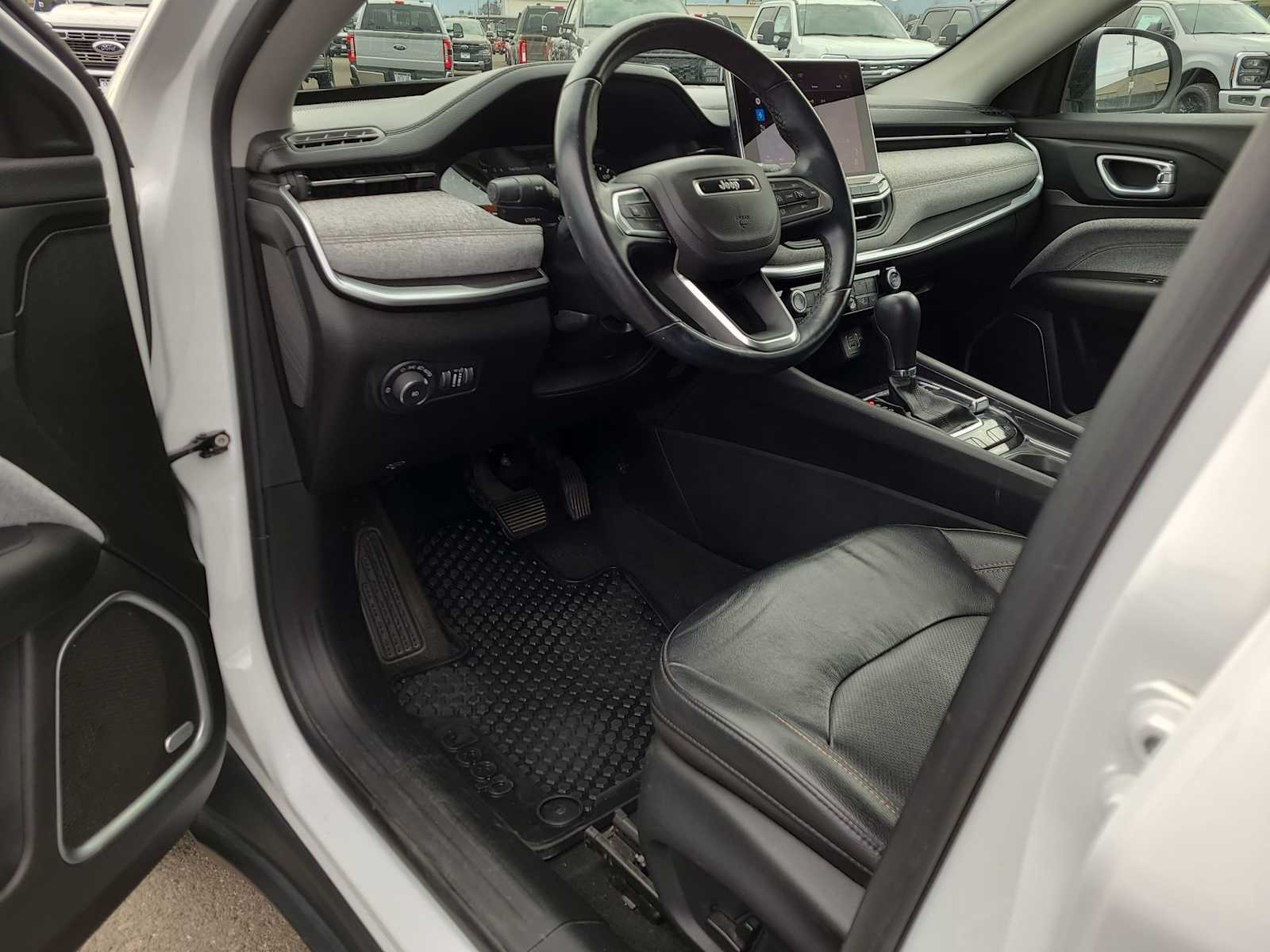 Thumbnail: 2022 Jeep Compass - 10