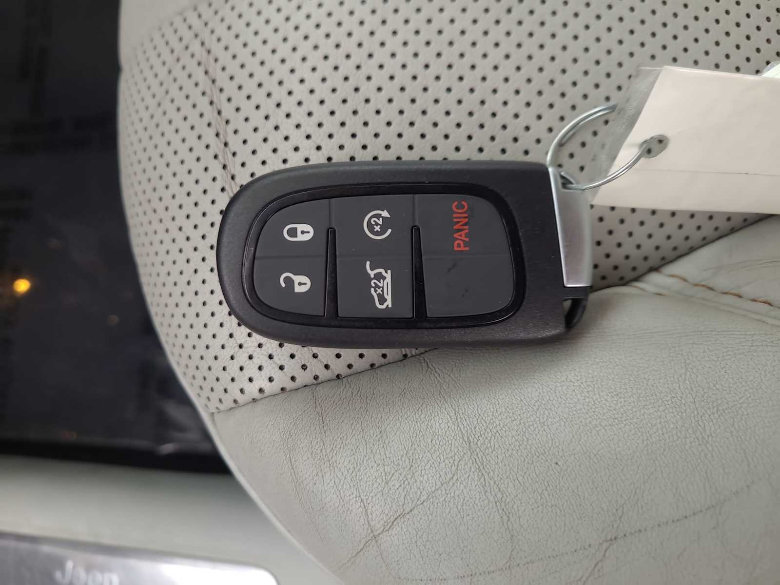 Thumbnail: 2019 Jeep Cherokee - 28