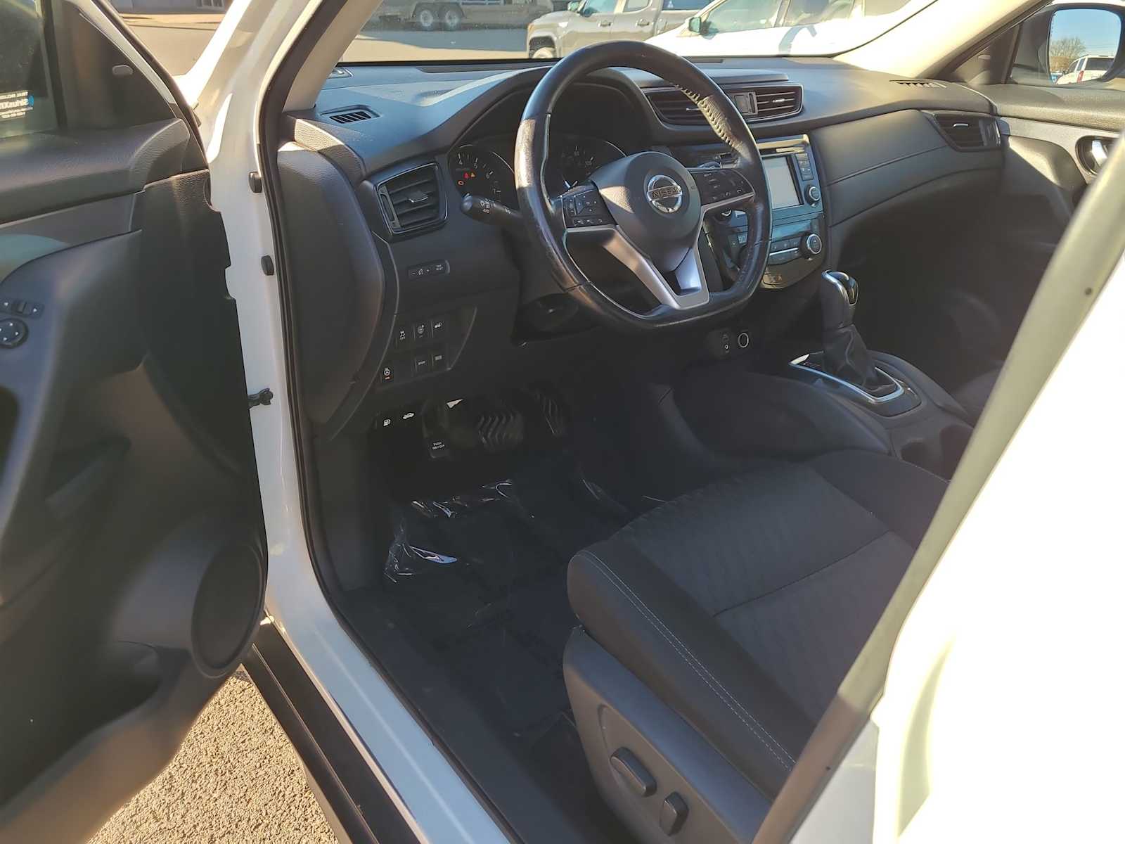 Thumbnail: 2017 Nissan Rogue - 10