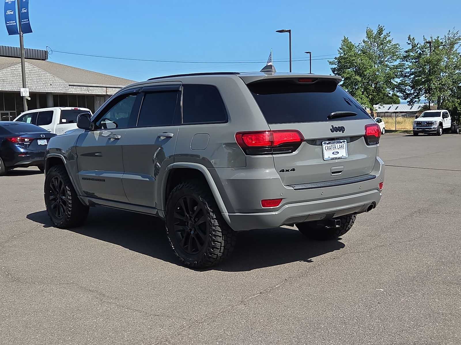 Thumbnail: 2019 Jeep Grand Cherokee - 12