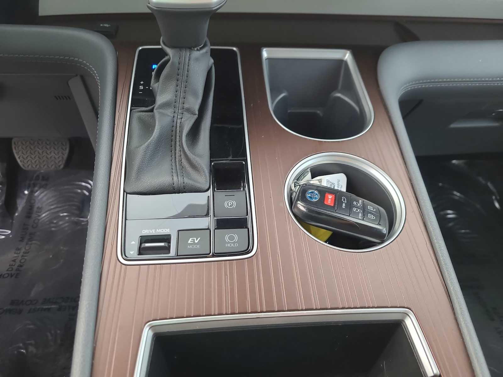 Thumbnail: 2024 Toyota Sienna - 25