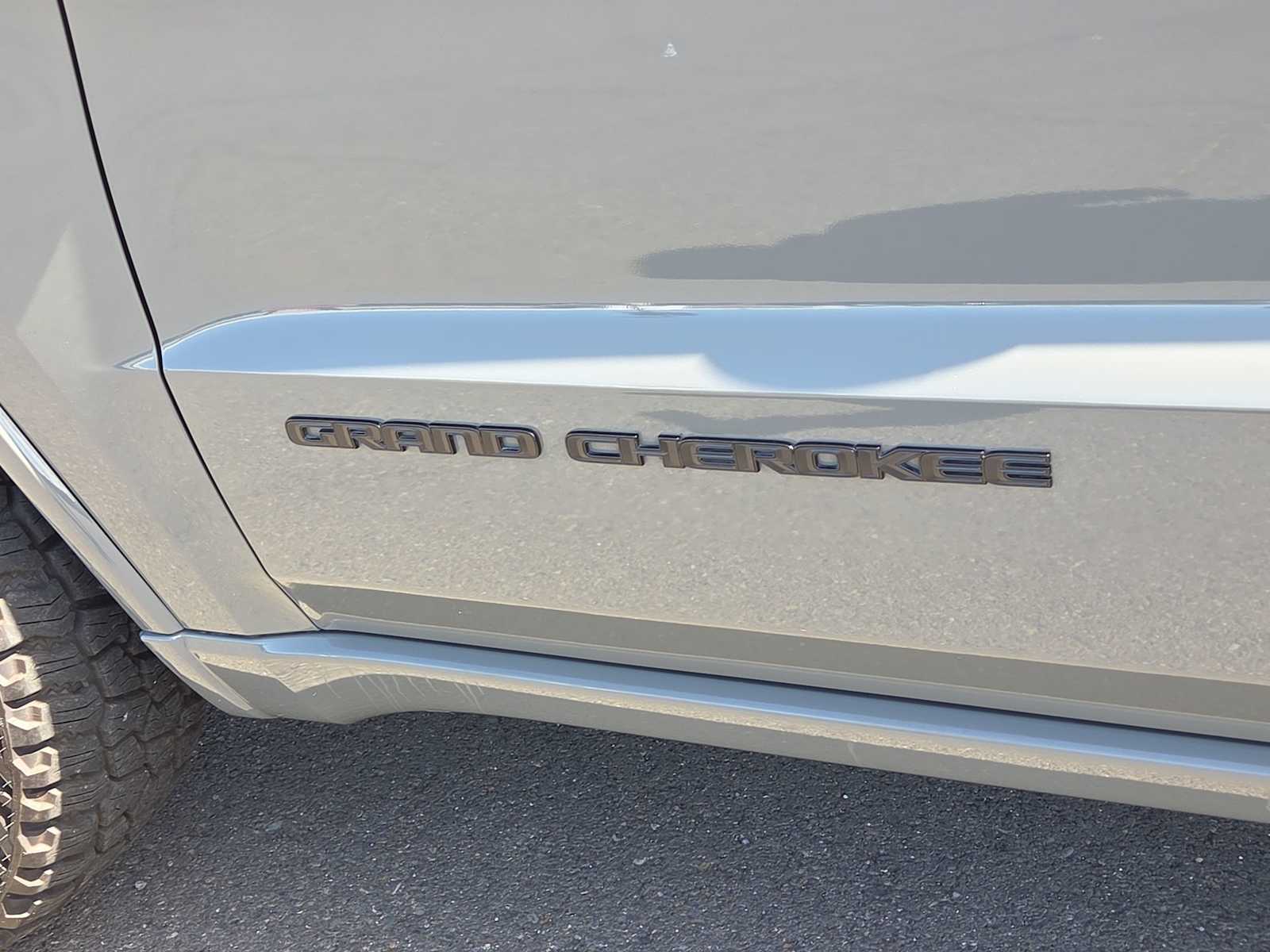 Thumbnail: 2019 Jeep Grand Cherokee - 15
