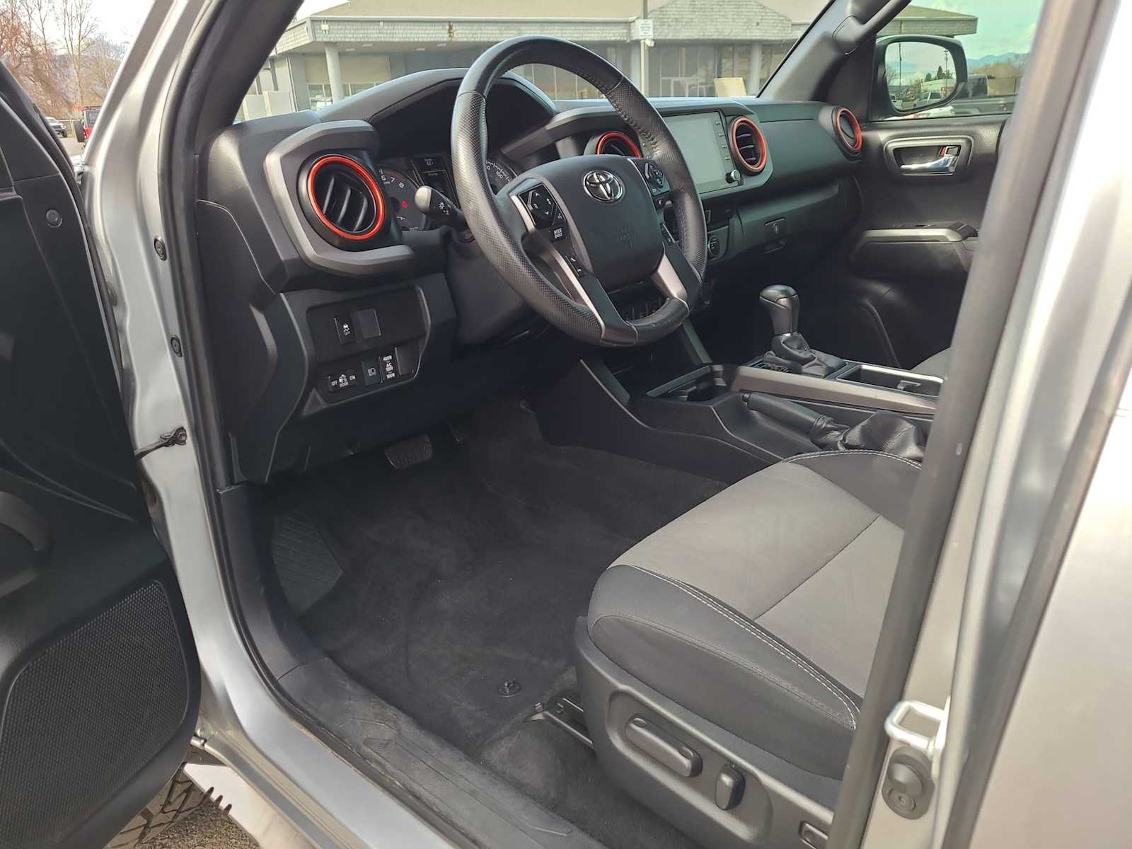 Thumbnail: 2022 Toyota Tacoma - 10